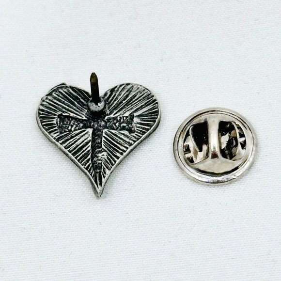 WWJD? Heart Shaped Pin - What Would Jesus Do Lapel Pin on Original Card - New - Picture 3 of 6